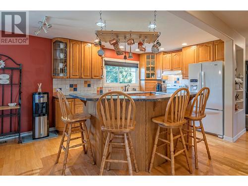 1687 Pleasant Valley Road, Spallumcheen, BC - Indoor Photo Showing Kitchen