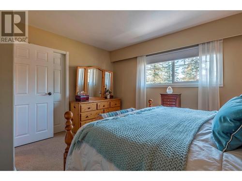 1687 Pleasant Valley Road, Spallumcheen, BC - Indoor Photo Showing Bedroom