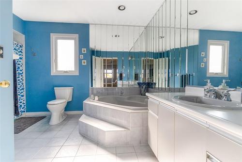 162 Delancey Boulevard, Hamilton, ON - Indoor Photo Showing Bathroom