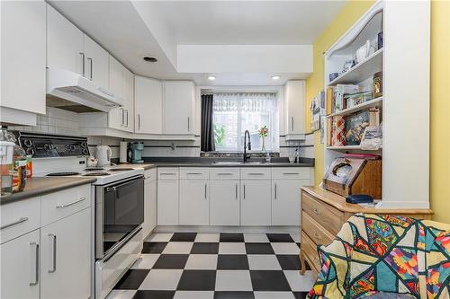 5024 Stamford Street, Niagara Falls, ON - Indoor Photo Showing Kitchen