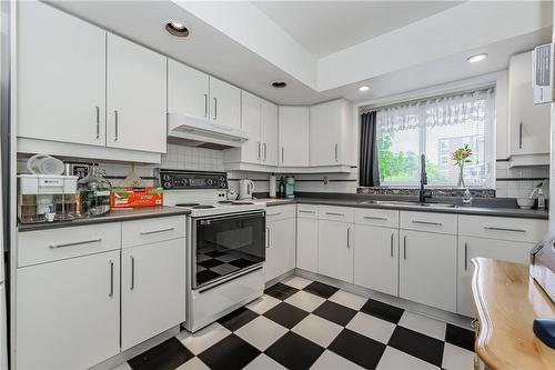 5024 Stamford Street, Niagara Falls, ON - Indoor Photo Showing Kitchen