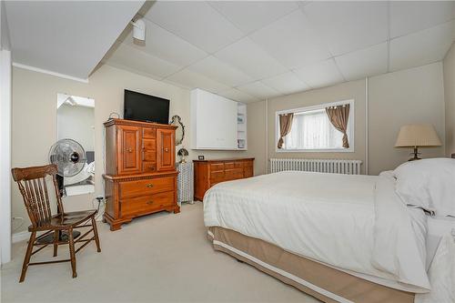 5024 Stamford Street, Niagara Falls, ON - Indoor Photo Showing Bedroom