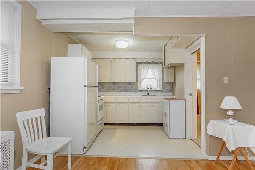 5024 Stamford Street, Niagara Falls, ON - Indoor Photo Showing Kitchen