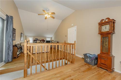 5024 Stamford Street, Niagara Falls, ON - Indoor Photo Showing Other Room