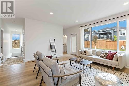 19 105 Hathway Crescent, Saskatoon, SK - Indoor Photo Showing Living Room