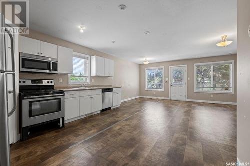 1000 Broder Street, Regina, SK - Indoor Photo Showing Kitchen