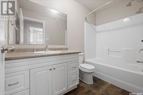 1000 Broder Street, Regina, SK - Indoor Photo Showing Bathroom