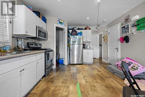 1000 Broder Street, Regina, SK - Indoor Photo Showing Kitchen With Double Sink