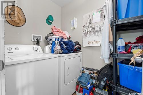 1000 Broder Street, Regina, SK - Indoor Photo Showing Laundry Room