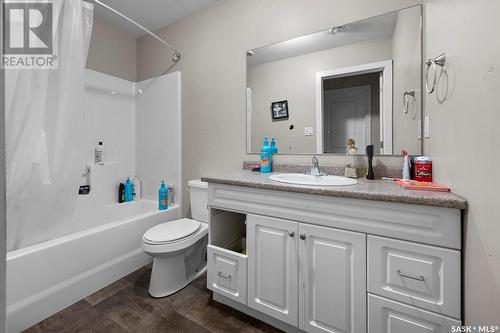 1000 Broder Street, Regina, SK - Indoor Photo Showing Bathroom