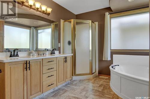 9346 Wascana Mews, Regina, SK - Indoor Photo Showing Bathroom