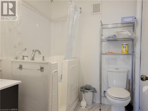 1232 Twin Lakes Road A, New Liskeard, ON - Indoor Photo Showing Bathroom