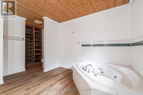 844 Monck Road, Kawartha Lakes, ON - Indoor Photo Showing Bathroom