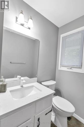122 Acorn Crescent, London, ON - Indoor Photo Showing Bathroom