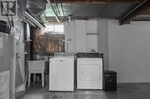 122 Acorn Crescent, London, ON - Indoor Photo Showing Laundry Room