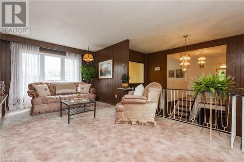1740 Cassells Street, North Bay, ON - Indoor Photo Showing Living Room