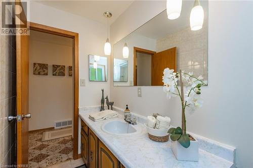 1740 Cassells Street, North Bay, ON - Indoor Photo Showing Bathroom