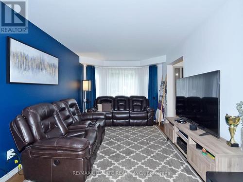 1127 Corrie Street, Innisfil, ON - Indoor Photo Showing Living Room