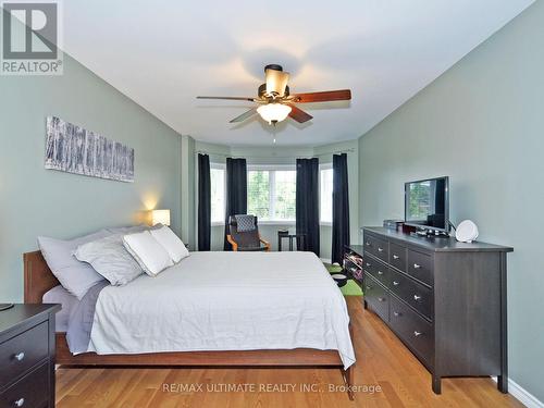 1127 Corrie Street, Innisfil, ON - Indoor Photo Showing Bedroom