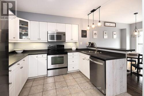 19 River Run, Collingwood, ON - Indoor Photo Showing Kitchen With Double Sink