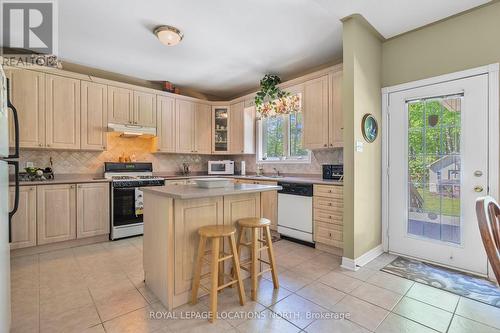 78 28Th Street N, Wasaga Beach, ON - Indoor Photo Showing Kitchen