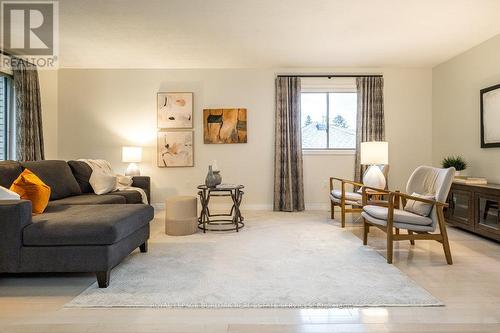 44 Jenny Court, Hamilton (Stoney Creek), ON - Indoor Photo Showing Living Room