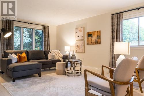 44 Jenny Court, Hamilton (Stoney Creek), ON - Indoor Photo Showing Living Room