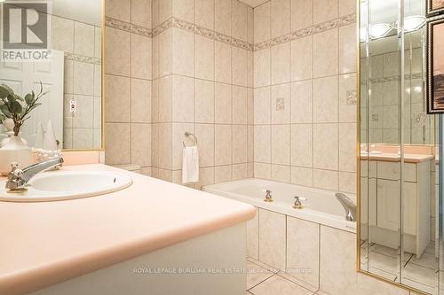 44 Jenny Court, Hamilton (Stoney Creek), ON - Indoor Photo Showing Bathroom