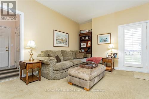 2740 South Grimsby #18 Road, Grimsby, ON - Indoor Photo Showing Living Room