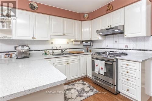 2740 South Grimsby #18 Road, Grimsby, ON - Indoor Photo Showing Kitchen With Double Sink