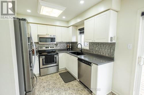 306 Swindells Street, Clarington, ON - Indoor Photo Showing Kitchen With Upgraded Kitchen