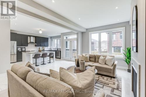 12 Mckean Drive, Whitchurch-Stouffville (Stouffville), ON - Indoor Photo Showing Living Room