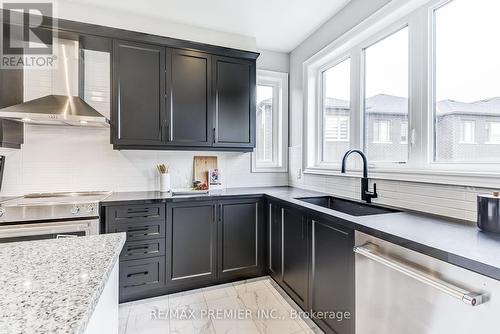 12 Mckean Drive, Whitchurch-Stouffville (Stouffville), ON - Indoor Photo Showing Kitchen With Upgraded Kitchen