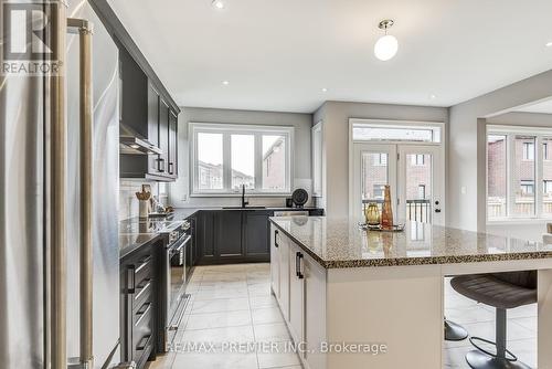 12 Mckean Drive, Whitchurch-Stouffville (Stouffville), ON - Indoor Photo Showing Kitchen With Upgraded Kitchen