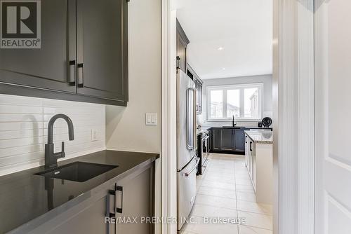 12 Mckean Drive, Whitchurch-Stouffville (Stouffville), ON - Indoor Photo Showing Kitchen With Upgraded Kitchen