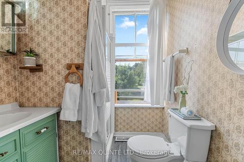 84 Robinson Street, Greater Napanee, ON - Indoor Photo Showing Bathroom