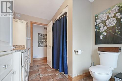 953 Lilac Road, Kawartha Lakes, ON - Indoor Photo Showing Bathroom