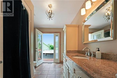 953 Lilac Road, Kawartha Lakes, ON - Indoor Photo Showing Bathroom