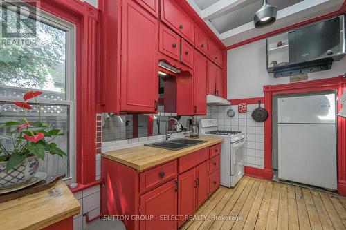 140 Egerton Street, London, ON - Indoor Photo Showing Kitchen With Double Sink