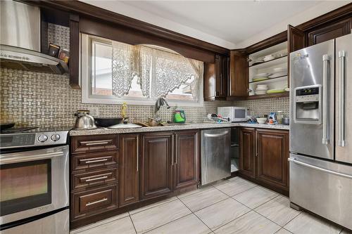 105 Princeton Drive, Hamilton, ON - Indoor Photo Showing Kitchen