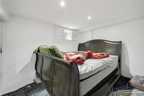 105 Princeton Drive, Hamilton, ON - Indoor Photo Showing Bedroom