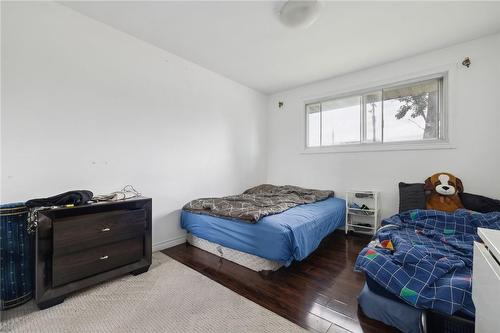 105 Princeton Drive, Hamilton, ON - Indoor Photo Showing Bedroom