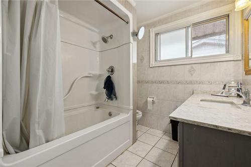 105 Princeton Drive, Hamilton, ON - Indoor Photo Showing Bathroom