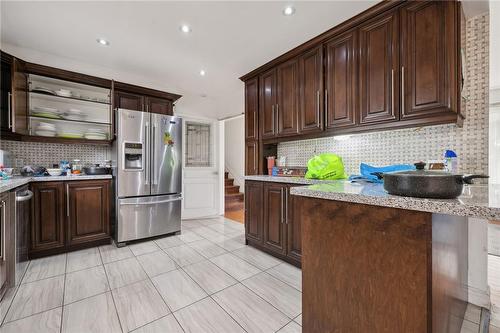 105 Princeton Drive, Hamilton, ON - Indoor Photo Showing Kitchen With Upgraded Kitchen