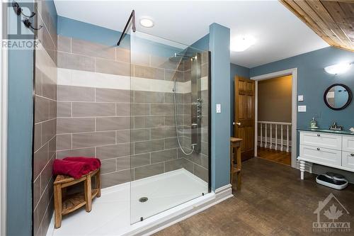 Renovated 4 piece bathroom on the 2nd floor - 2091 Scotch Corners Road, Carleton Place, ON - Indoor Photo Showing Bathroom