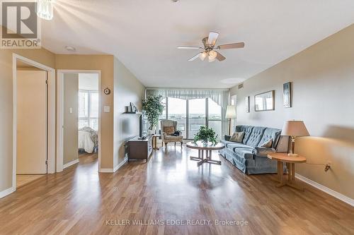 809 - 5080 Pinedale Avenue, Burlington, ON - Indoor Photo Showing Living Room