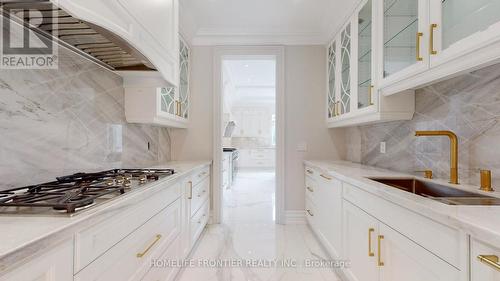 73 Lord Seaton Road, Toronto (St. Andrew-Windfields), ON - Indoor Photo Showing Kitchen With Upgraded Kitchen