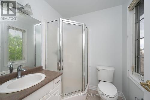806 Marigold Street, London, ON - Indoor Photo Showing Bathroom