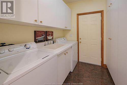 10960 Riverside Drive East, Windsor, ON - Indoor Photo Showing Laundry Room