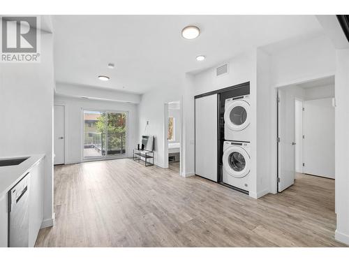 1083 Klo Road Unit# 205, Kelowna, BC - Indoor Photo Showing Laundry Room